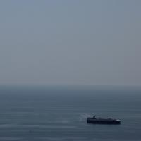 Barcelona, Landendes Flugzeug und Meer, Blick von der Zitadelle.