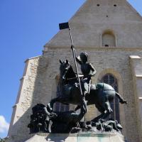 Cluj, Georgstatue vor Reformierter Kirche.