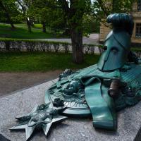 Denkmal auf Suomenlinna.