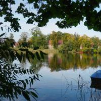 Lindow, Wutzsee: Blick auf Klosterruine.