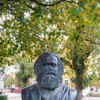 Neuruppin: Karl-Marx-Denkmal.