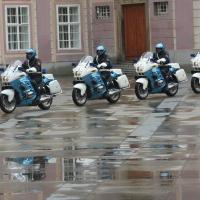 Polizeimotorräder beim Ringelreihen.