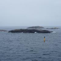 Kleine Insel vor der Küste.